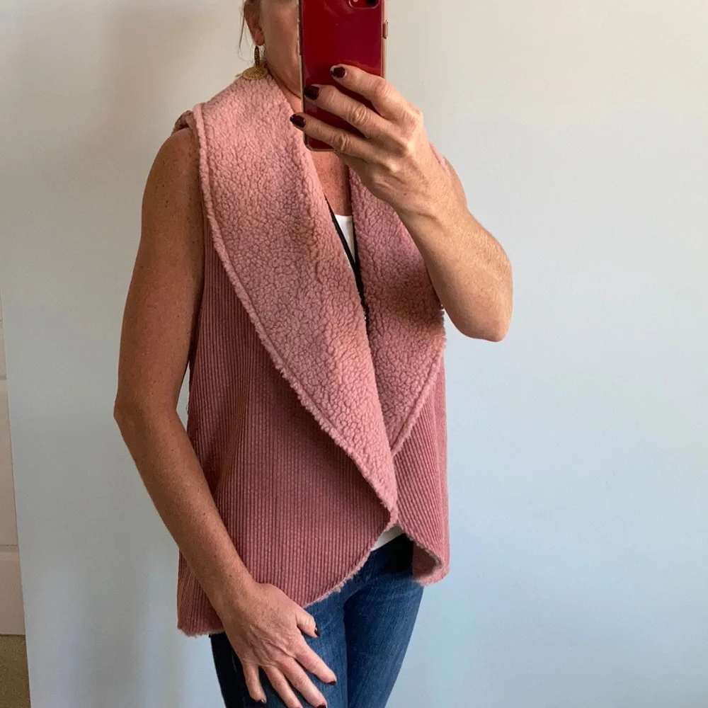 Mauve Color Sherpa & Corduroy Vest - Picture 2 of 9